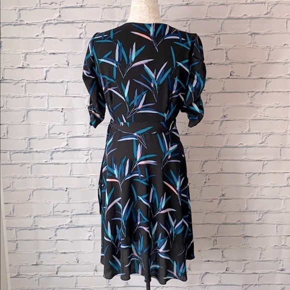 Highline Collective wrap dress - Picture 3 of 5